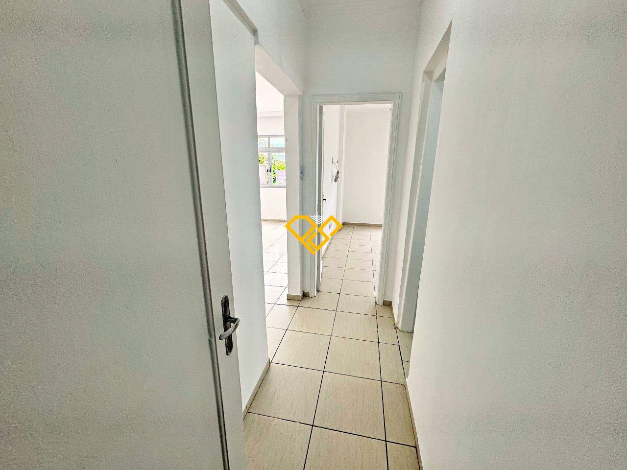 Apartamento para aluguel no Embaré: Corredor da área íntima