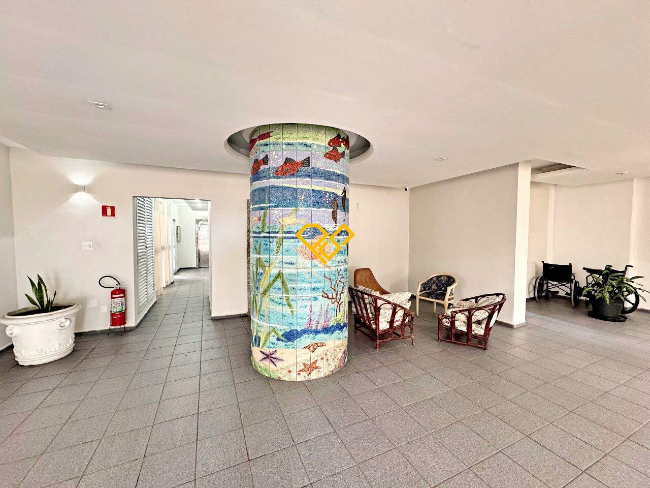 Apartamento para aluguel no Embaré: Hall social do condomínio