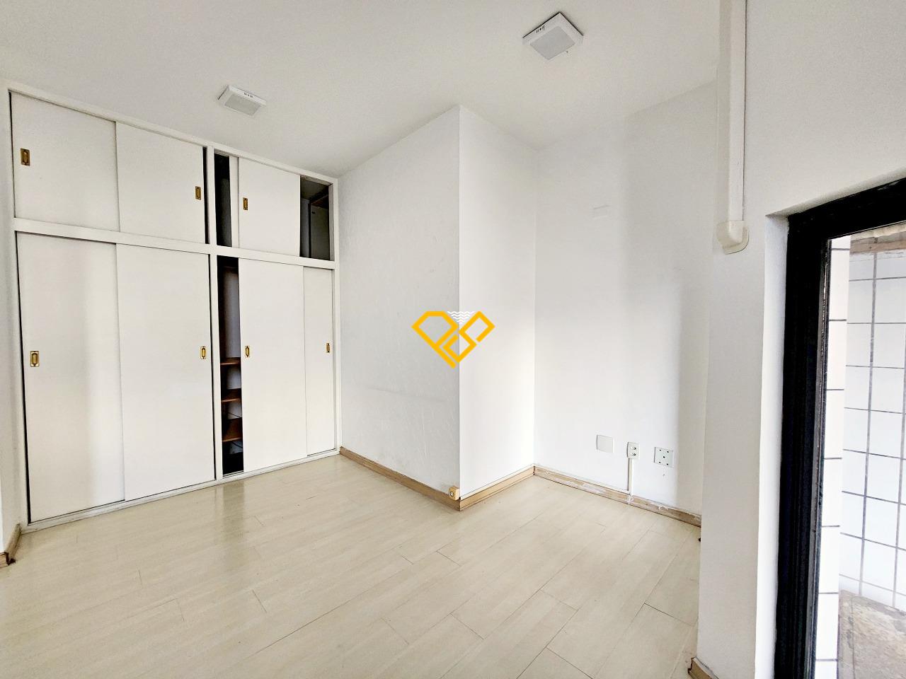 Apartamento à venda no Ponta da Praia: 