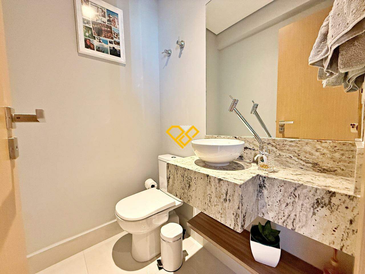 Apartamento à venda no Embaré: Lavabo