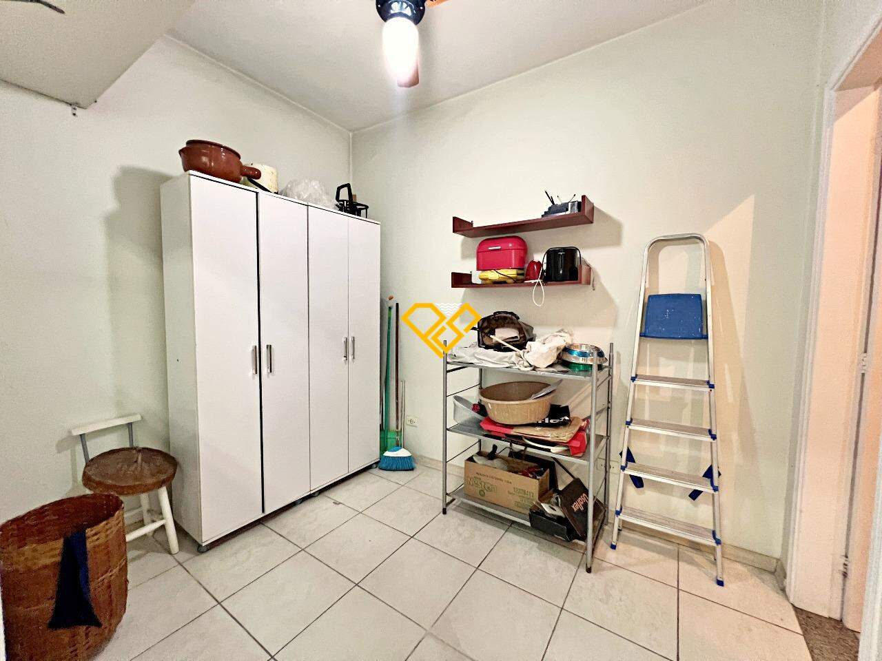 Apartamento à venda no Embaré: Dependência