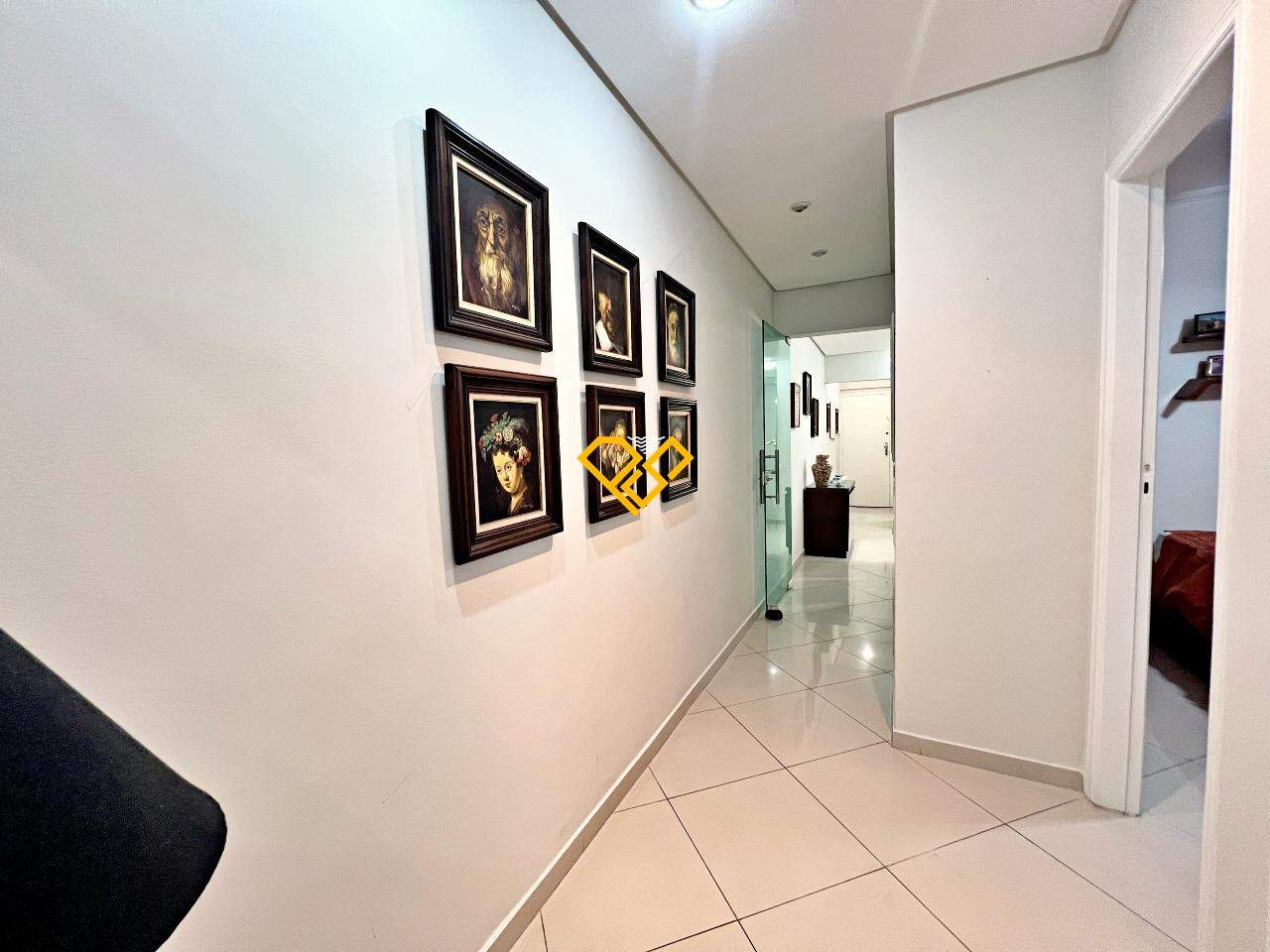 Apartamento à venda no Embaré: Corredor da área íntima