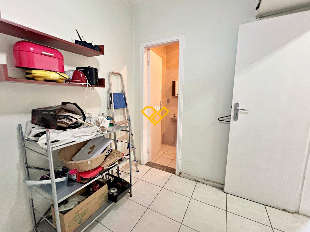 Apartamento à venda no Embaré: Dependência