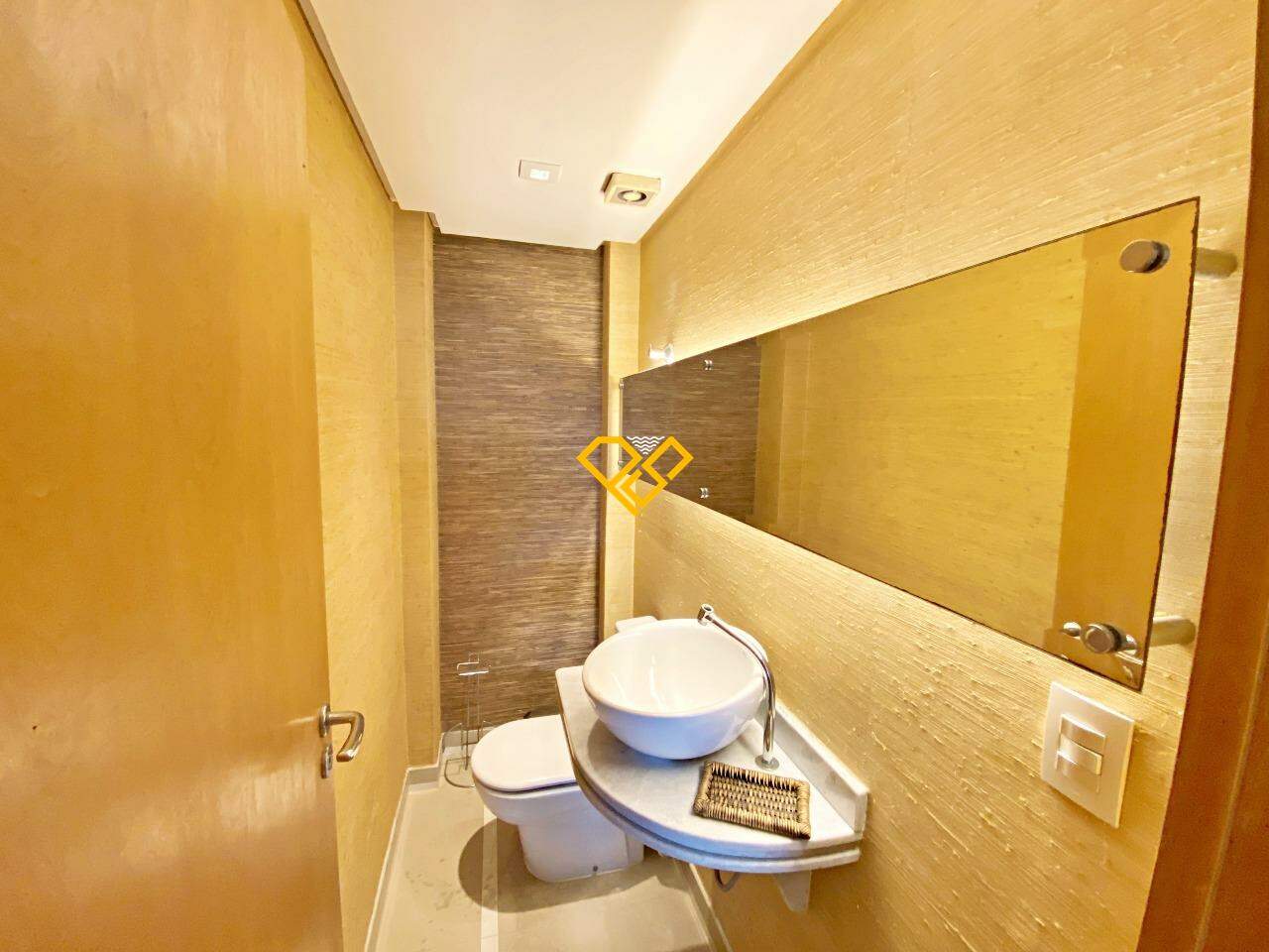 Apartamento à venda no Ponta da Praia: Lavabo