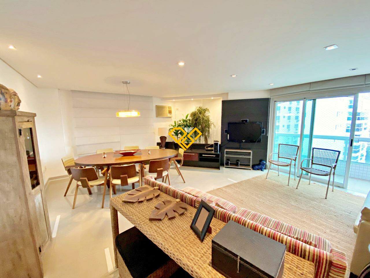 Apartamento à venda no Ponta da Praia: Sala