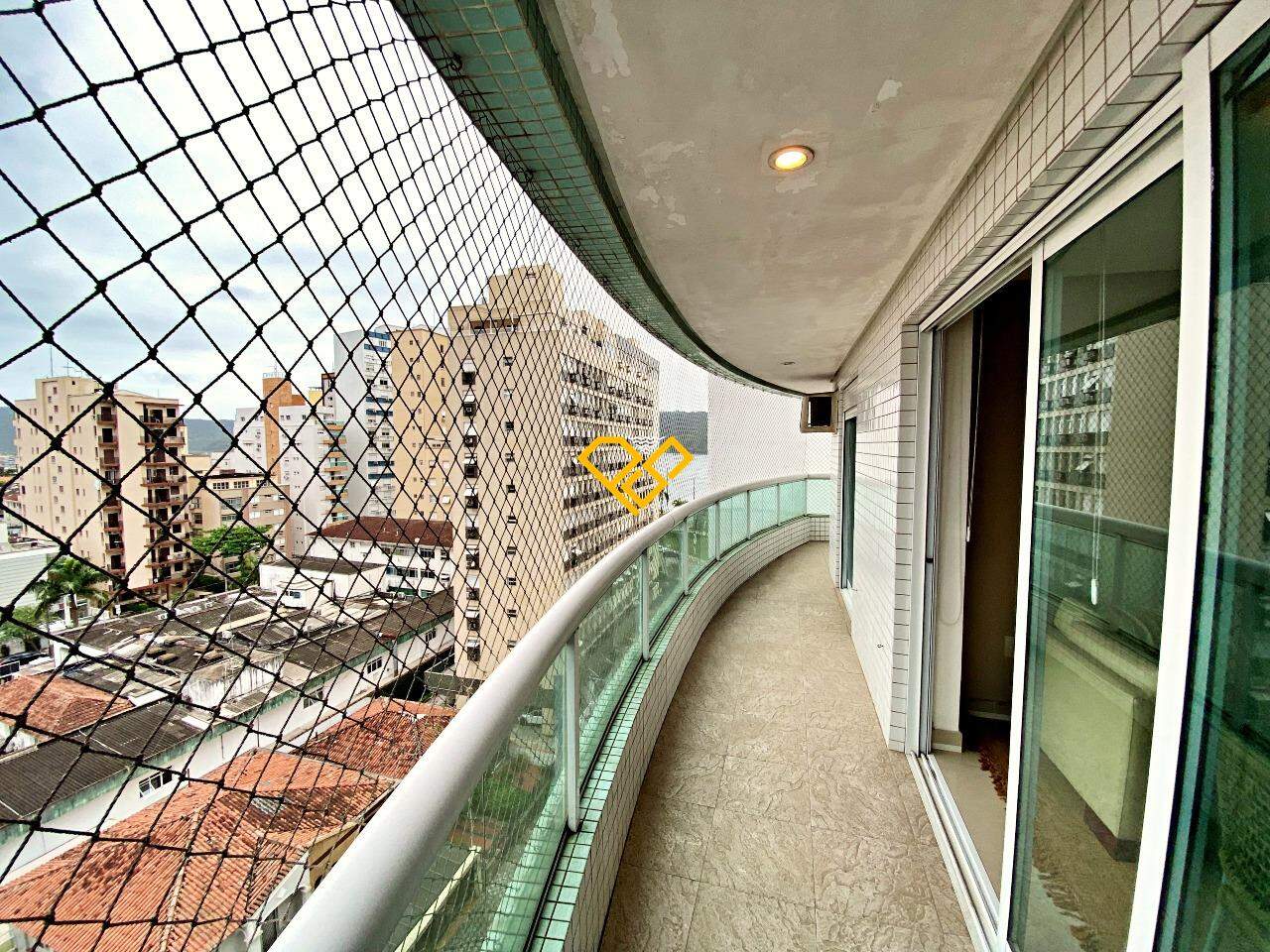 Apartamento à venda no Ponta da Praia: Varanda com churrasqueira