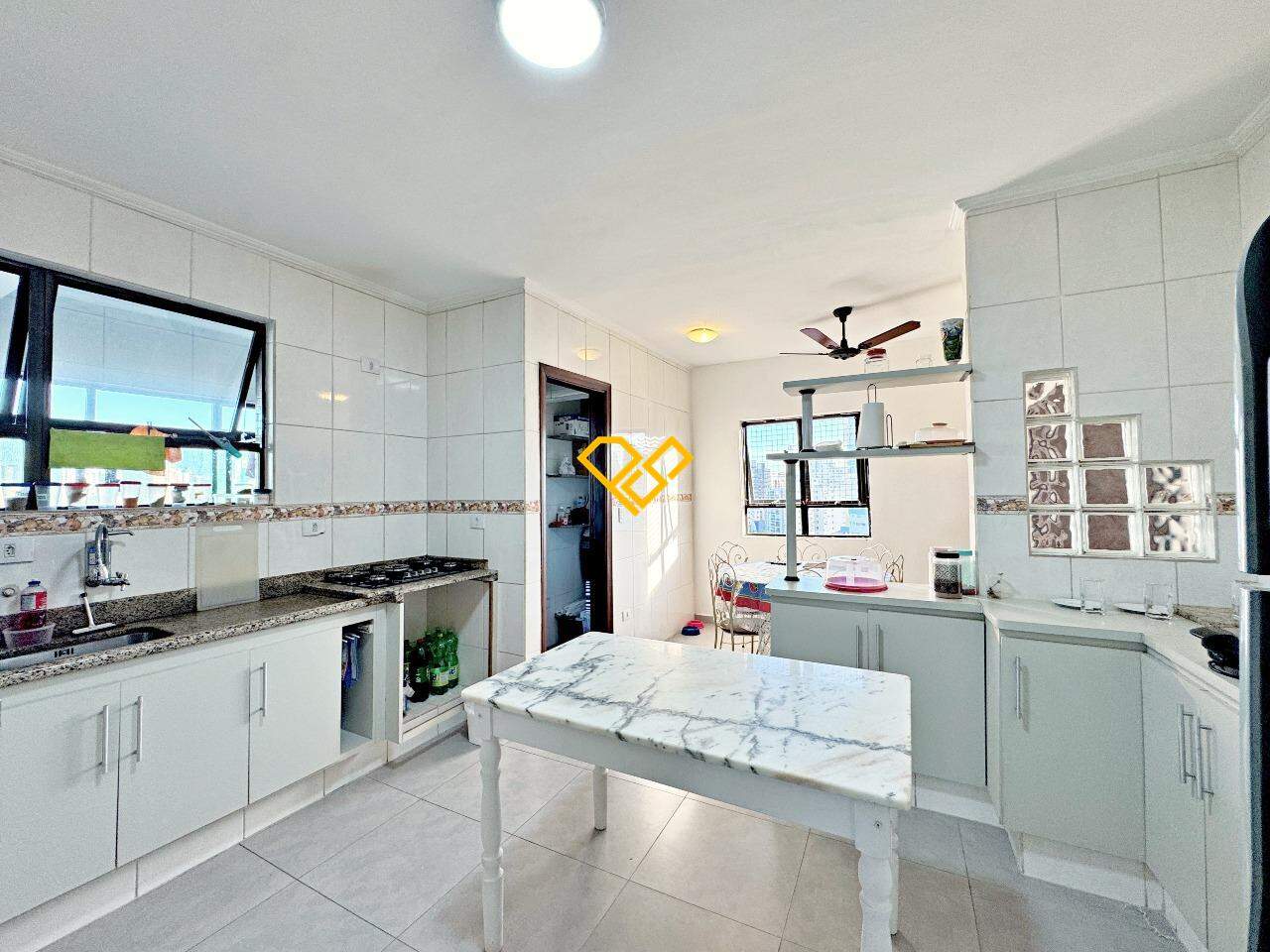 Apartamento à venda no Embaré: Cozinha