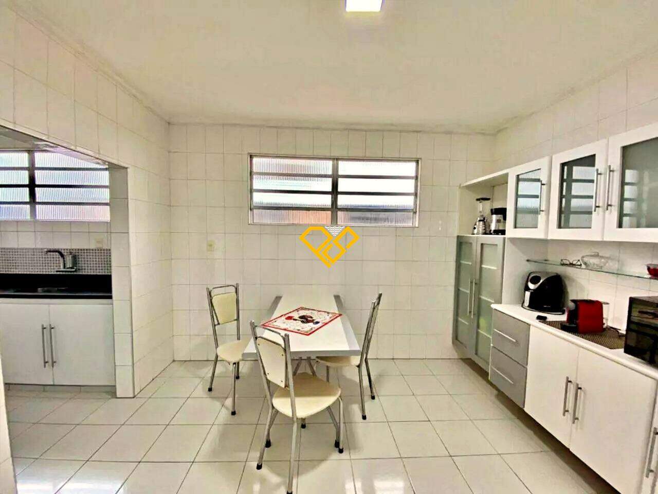 Sobreposta Alta à venda no Ponta da Praia: Cozinha