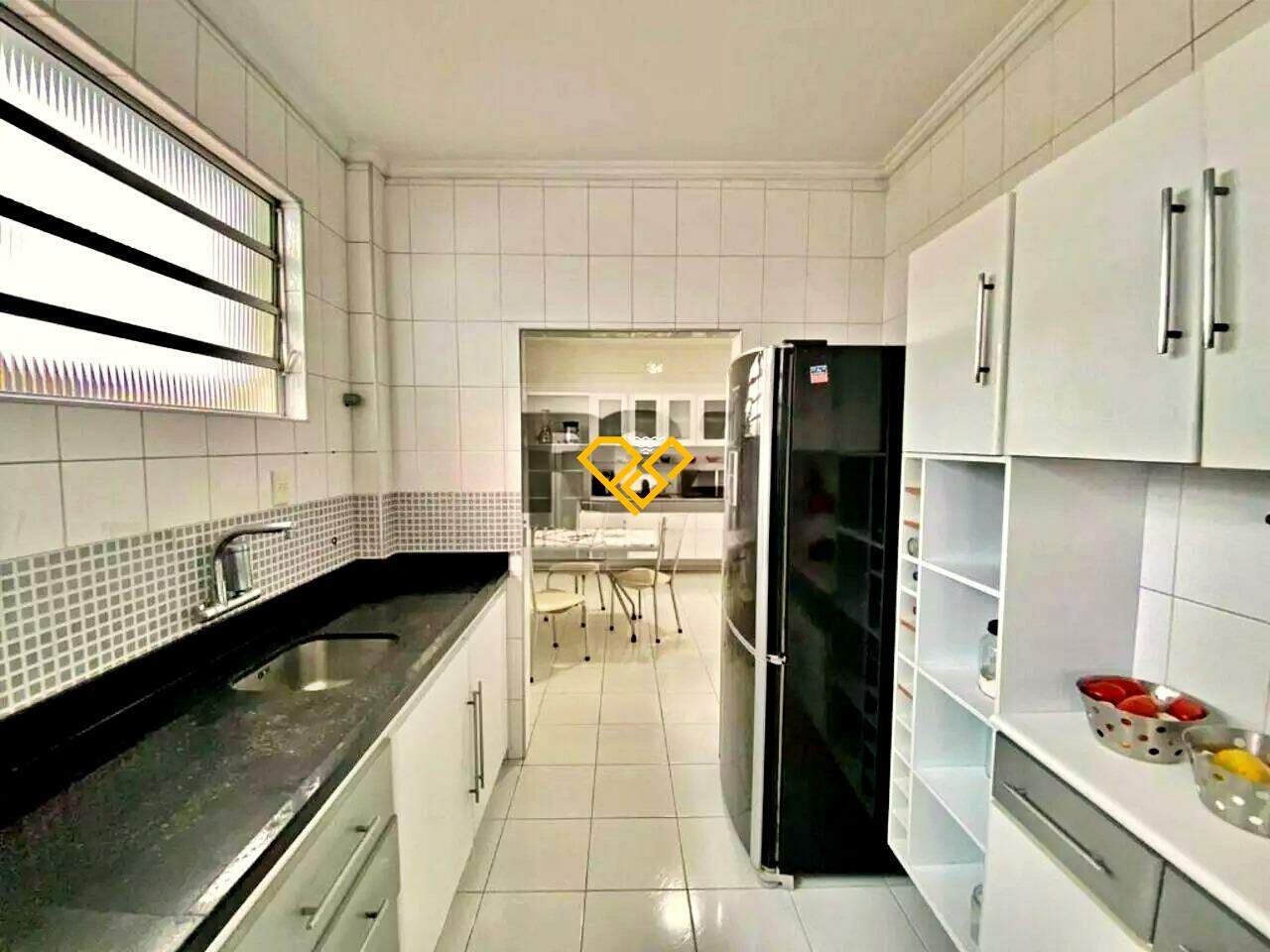Sobreposta Alta à venda no Ponta da Praia: Cozinha