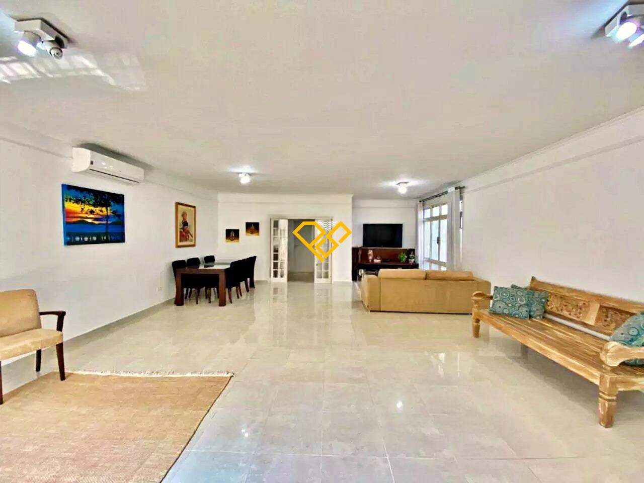 Sobreposta Alta à venda no Ponta da Praia: Sala