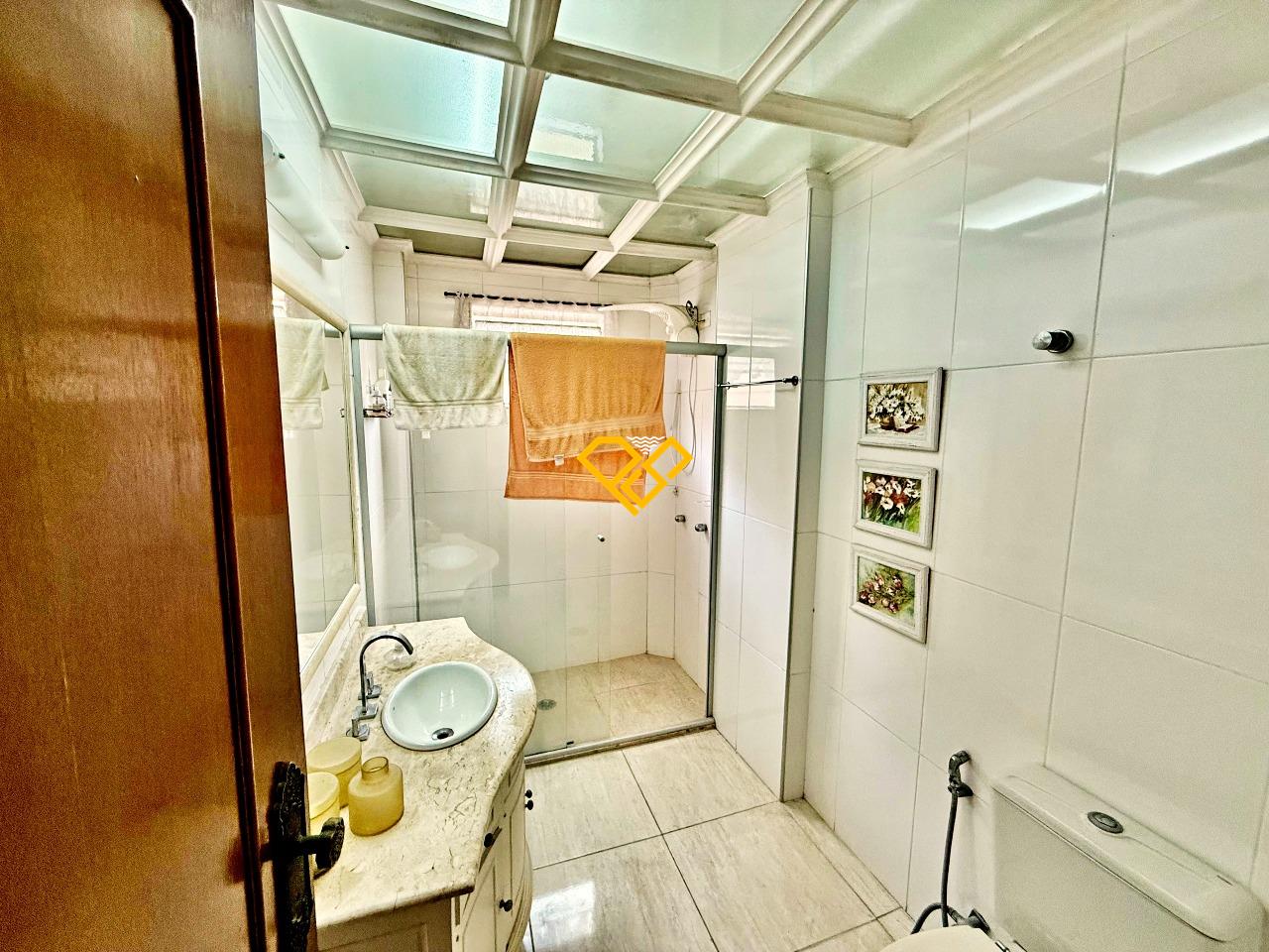 Cobertura à venda no Aparecida: Wc suíte