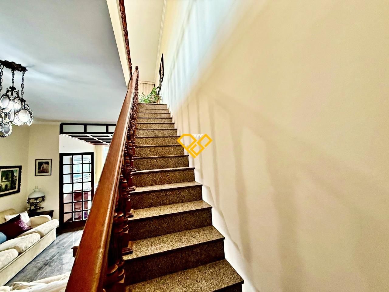 Cobertura à venda no Aparecida: Acesso ao segundo piso