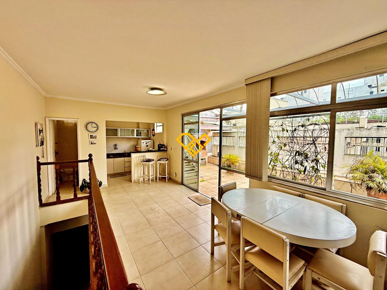 Cobertura à venda no Aparecida: Sala