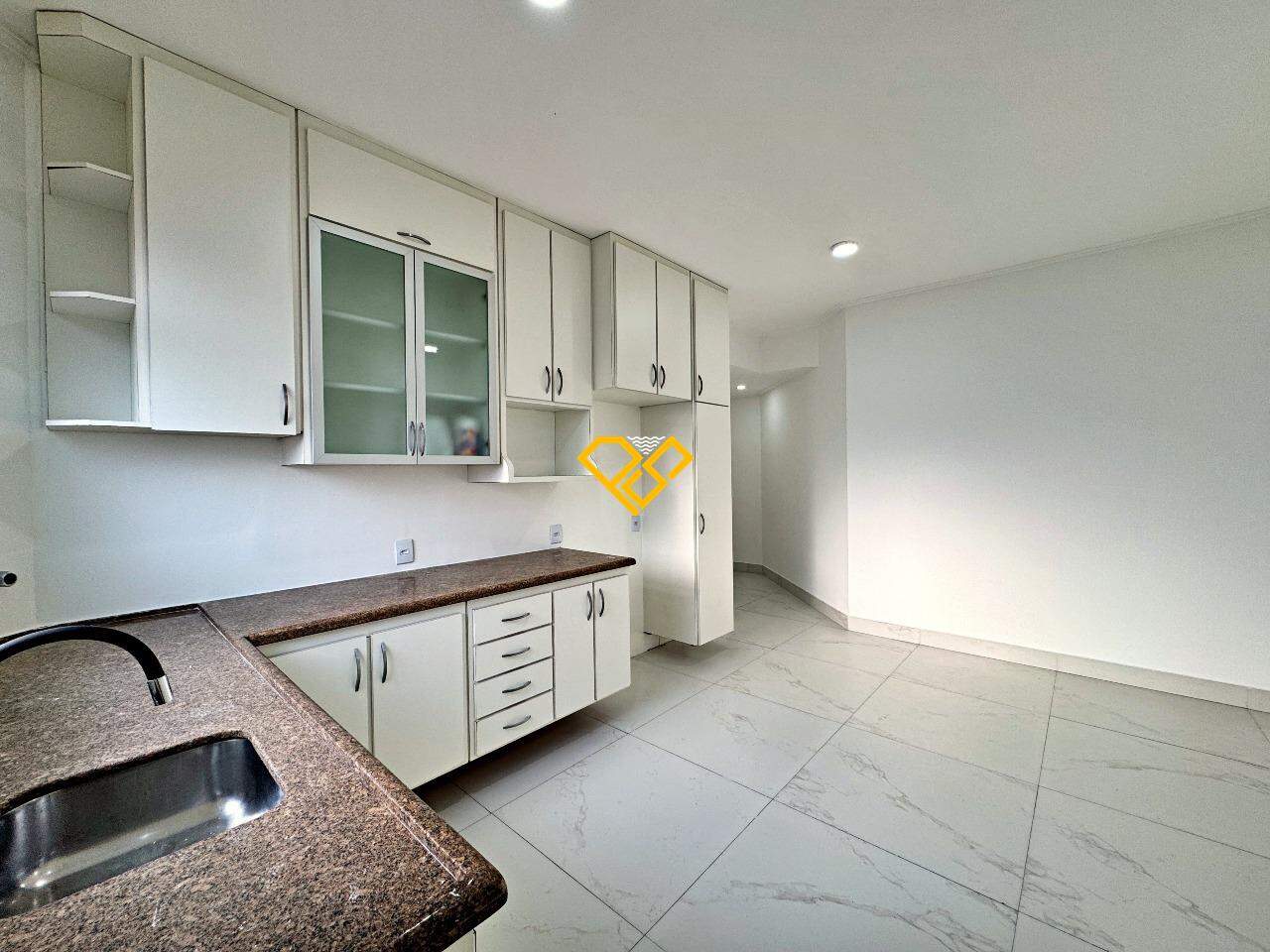 Apartamento à venda no Gonzaga: Cozinha
