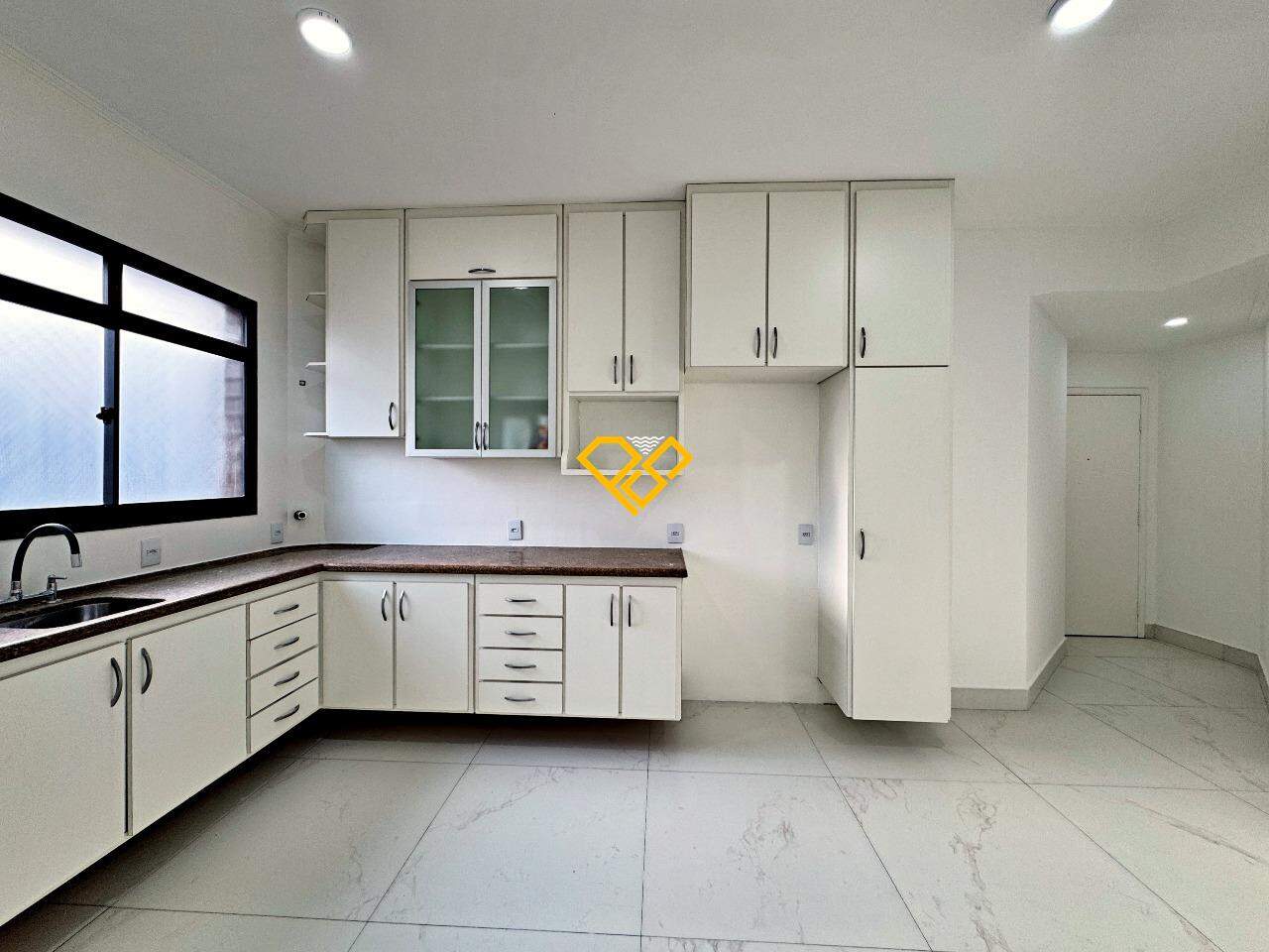 Apartamento à venda no Gonzaga: Cozinha