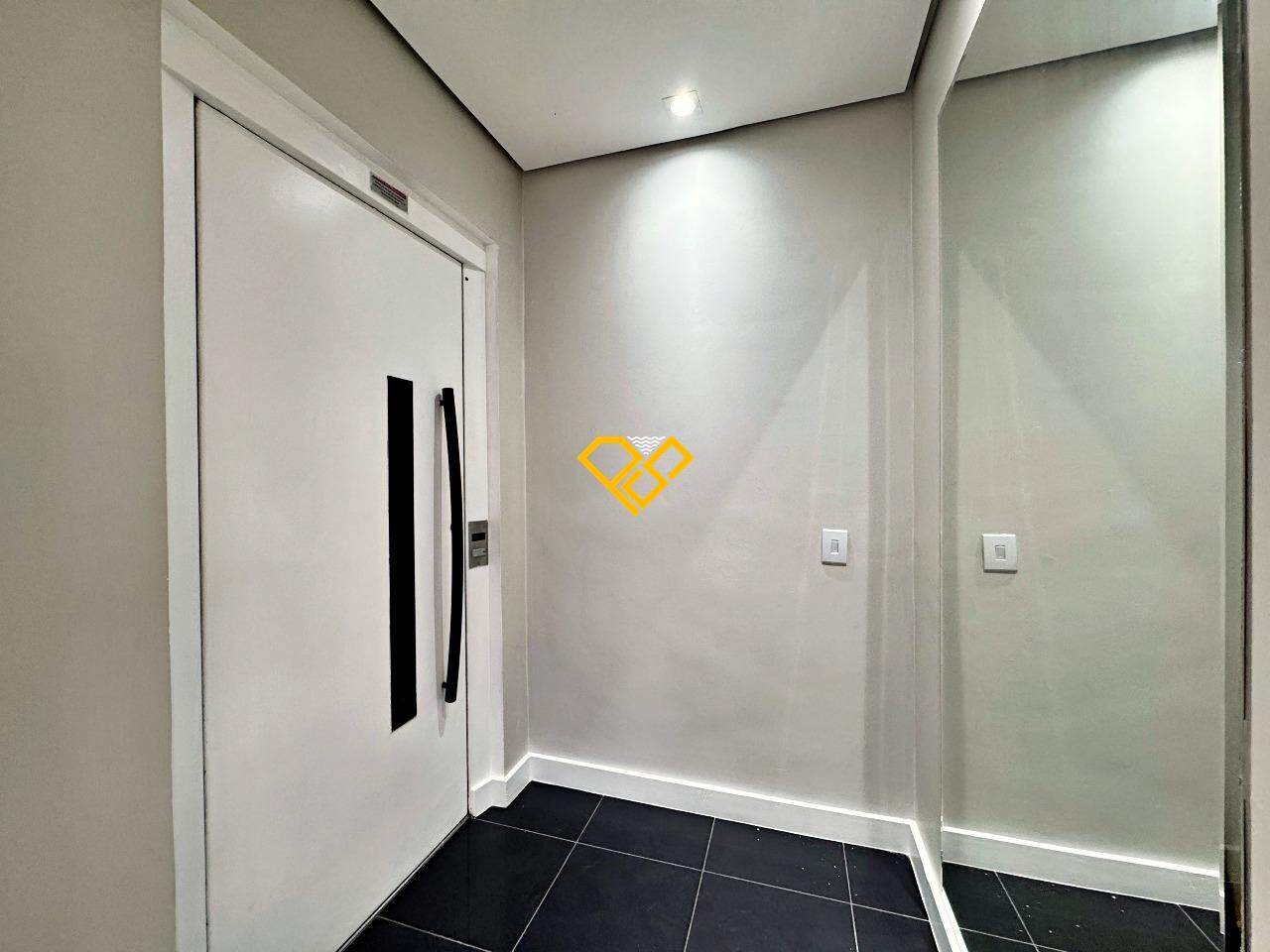 Apartamento à venda no Gonzaga: Elevador pivativo