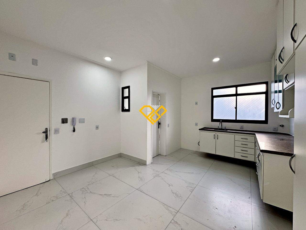 Apartamento à venda no Gonzaga: Cozinha