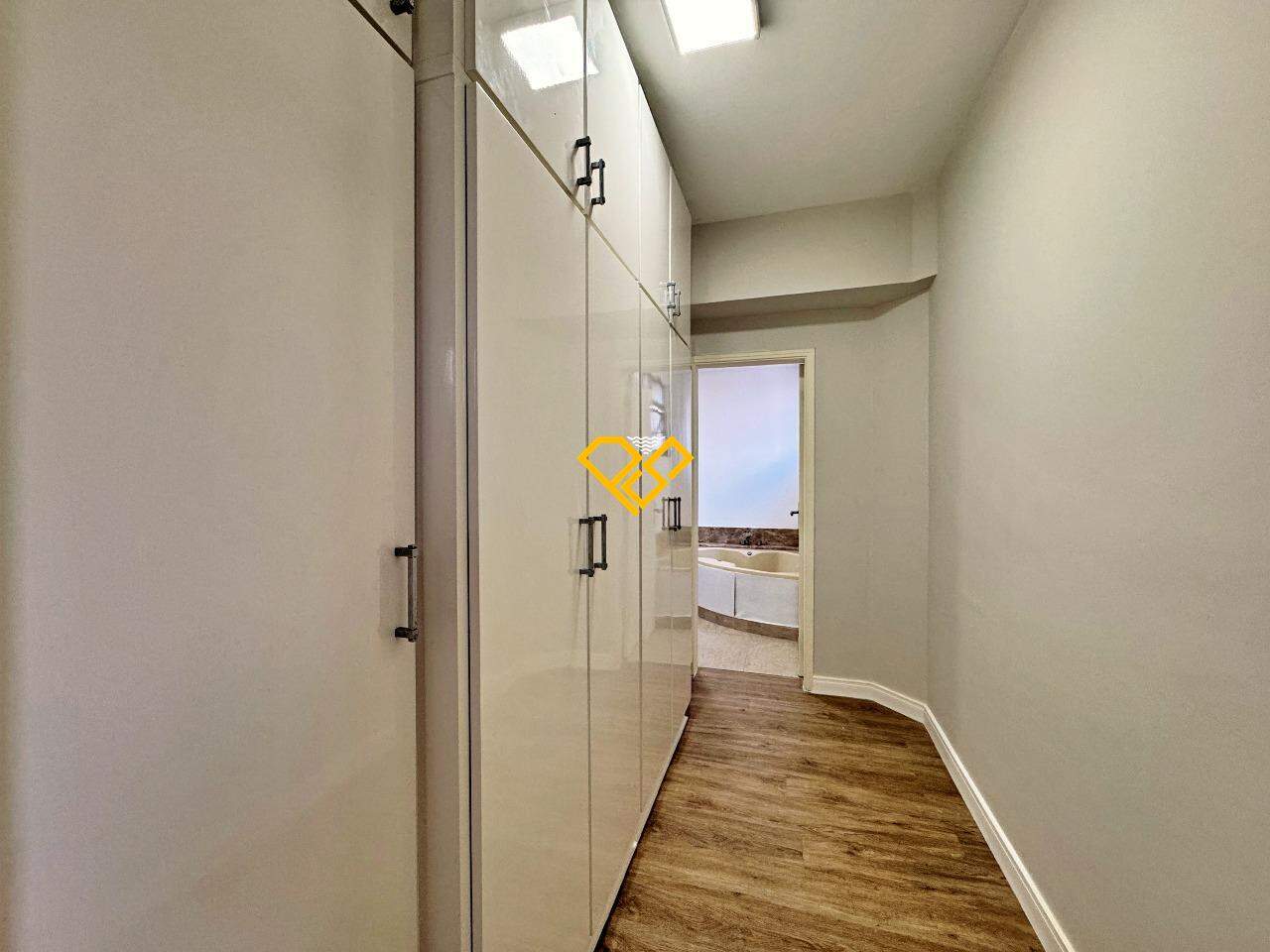 Apartamento à venda no Gonzaga: Dormitório 1 - suíte - closet