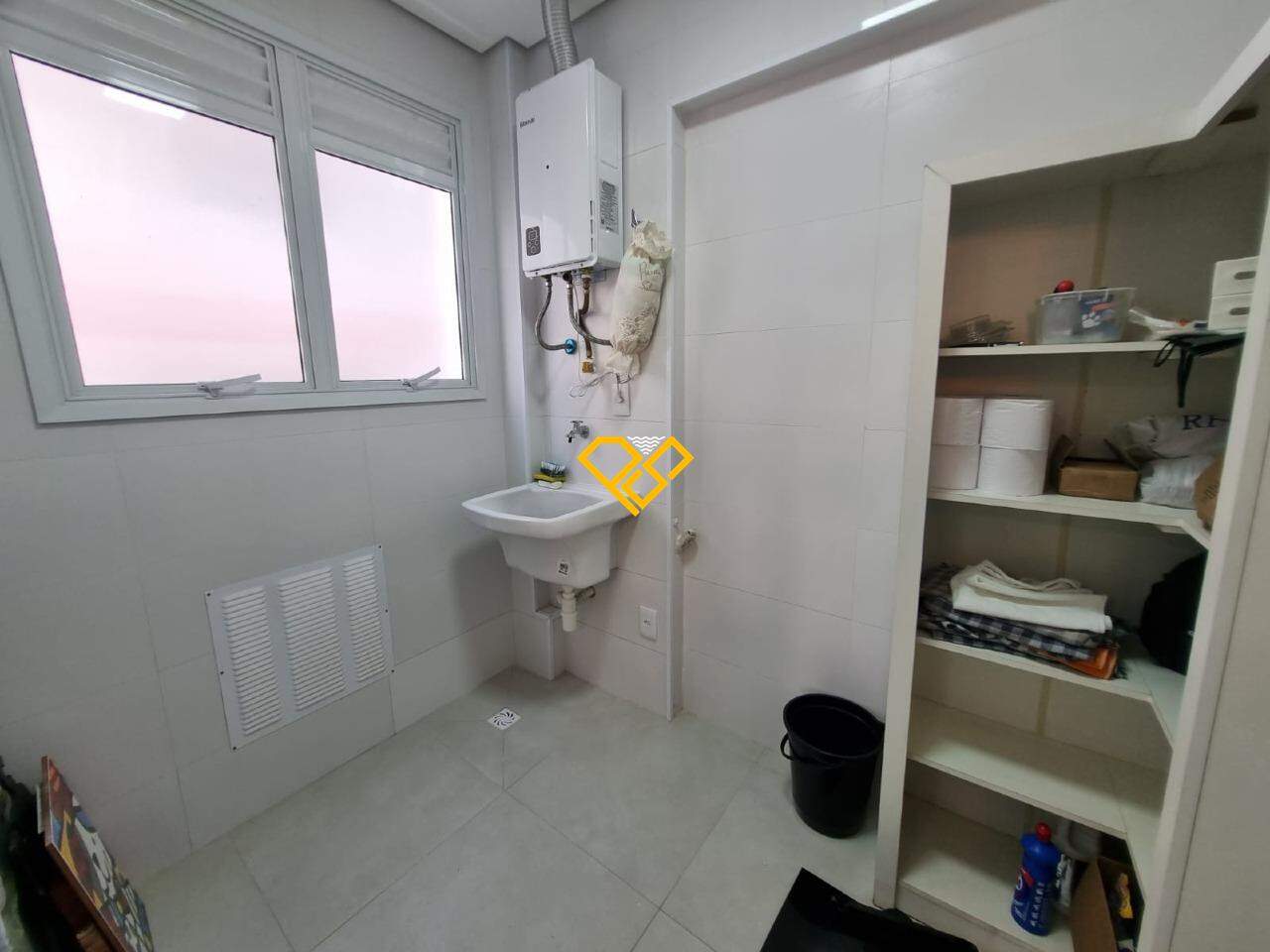 Apartamento à venda no Embaré: 