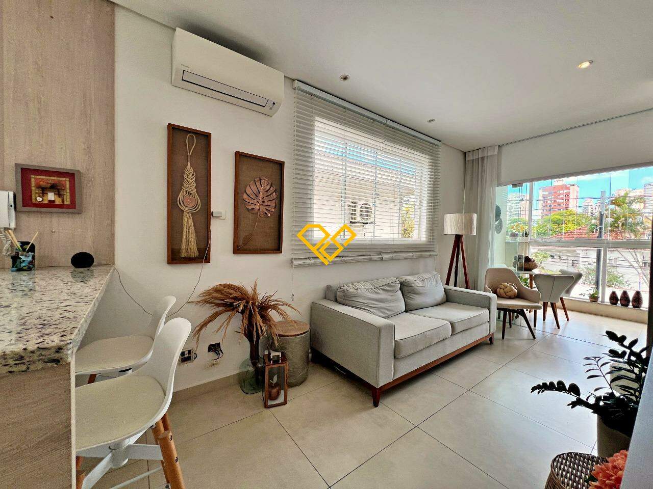 Sobreposta Alta à venda no Embaré: Sala