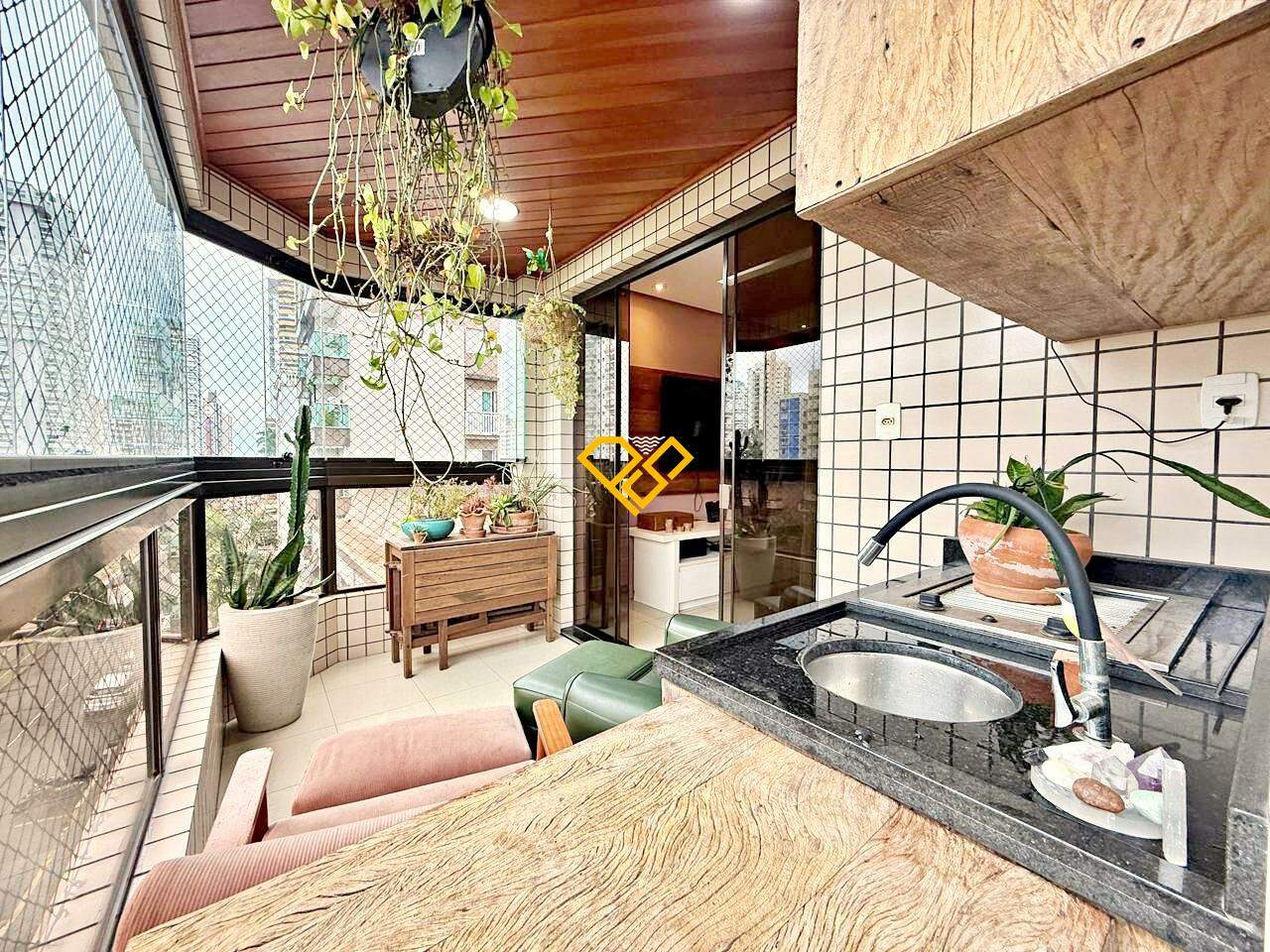 Apartamento à venda no Embaré: Varanda