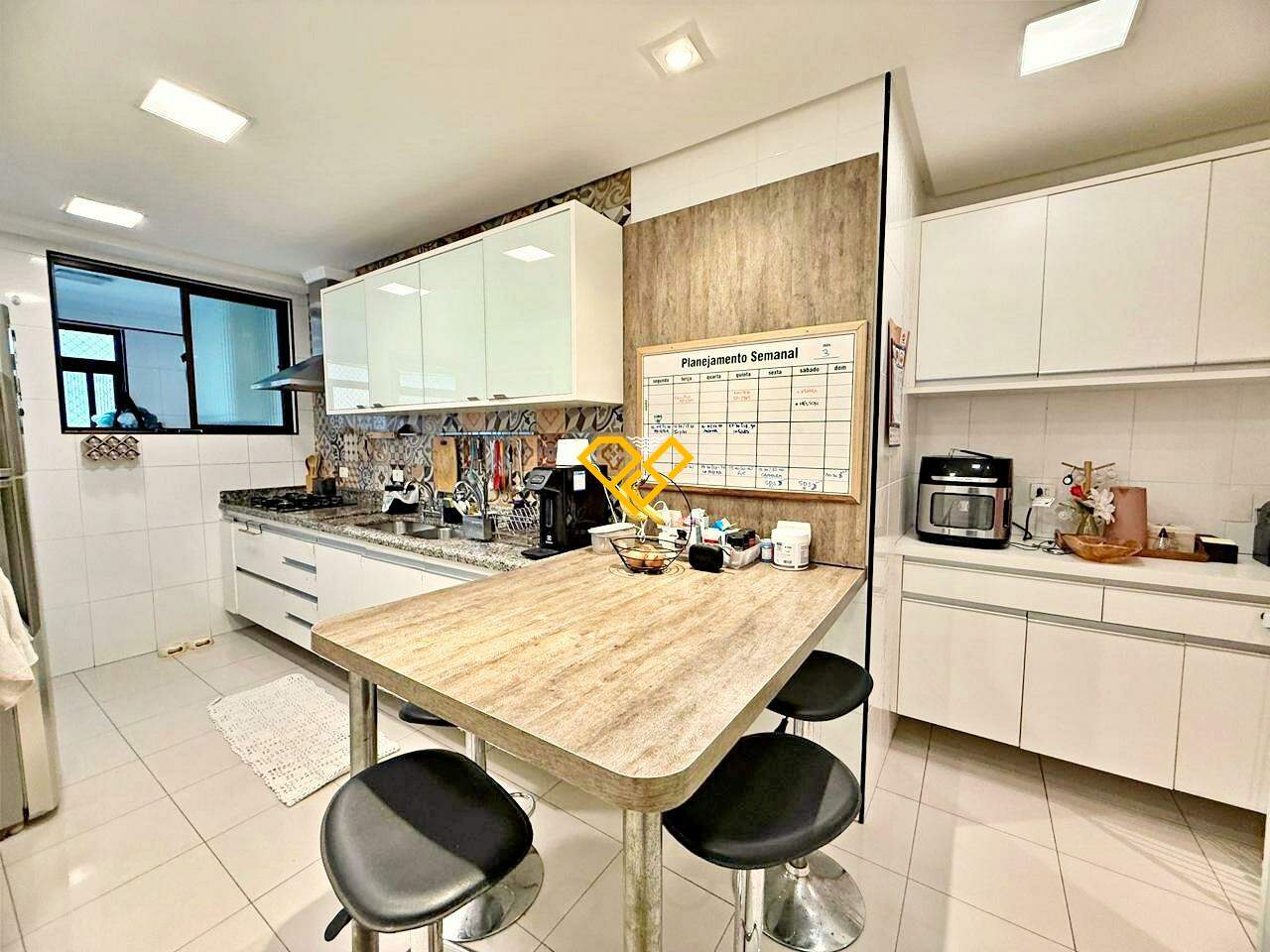 Apartamento à venda no Embaré: Cozinha