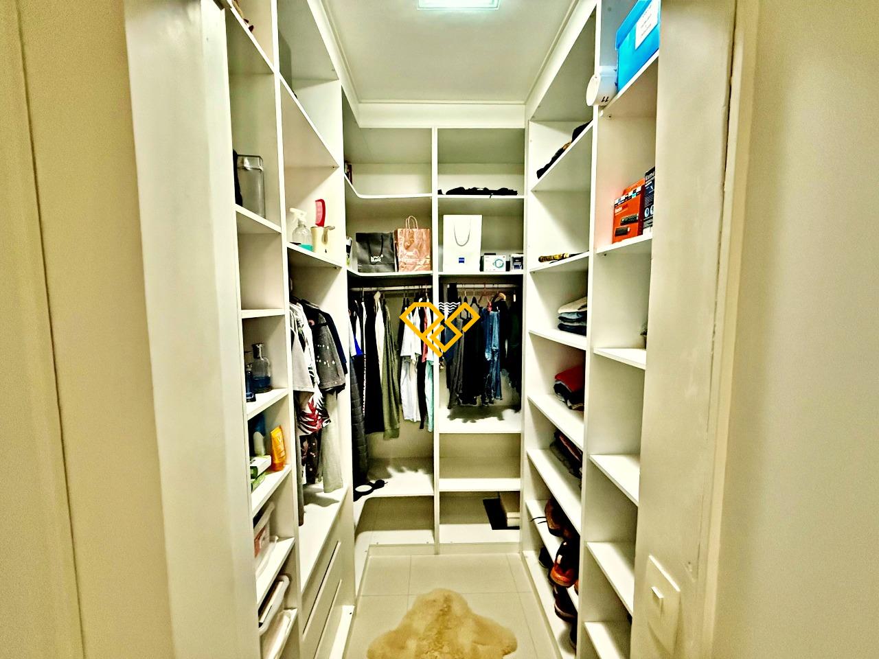 Apartamento à venda no Gonzaga: Closet