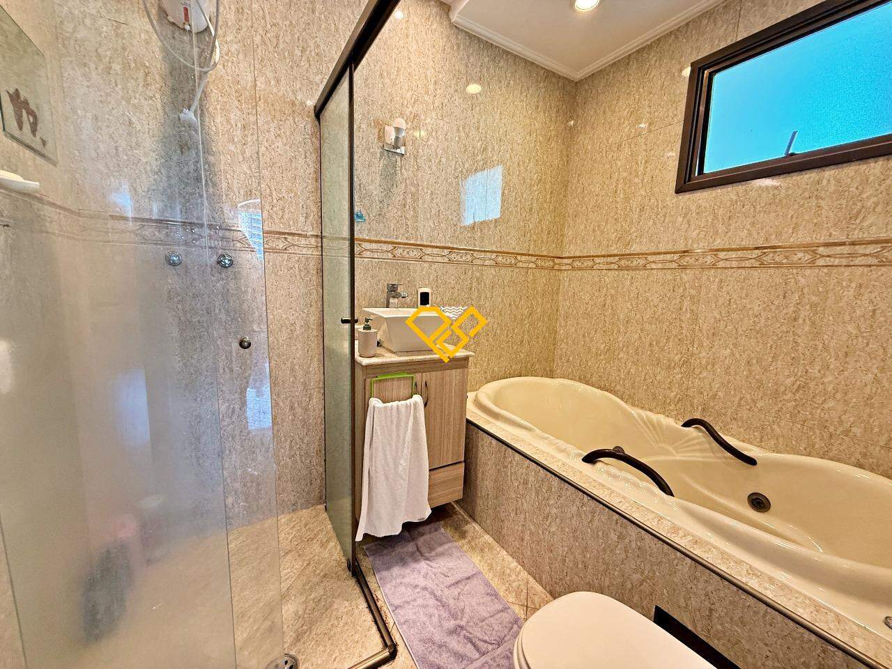 Cobertura à venda no Ponta da Praia: Wc social - 2° piso