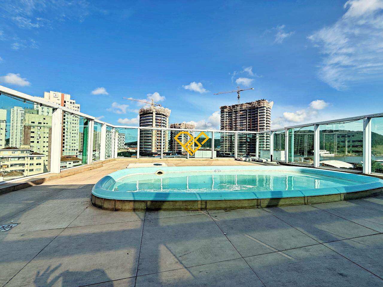 Cobertura à venda no Ponta da Praia: Piscina - 3° piso