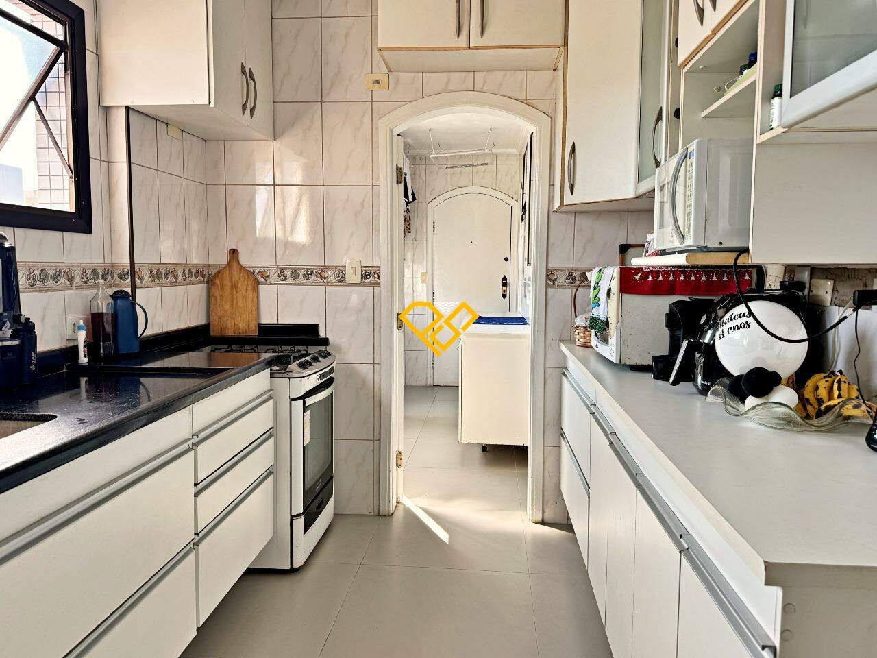 Cobertura à venda no Ponta da Praia: Cozinha - 1° piso
