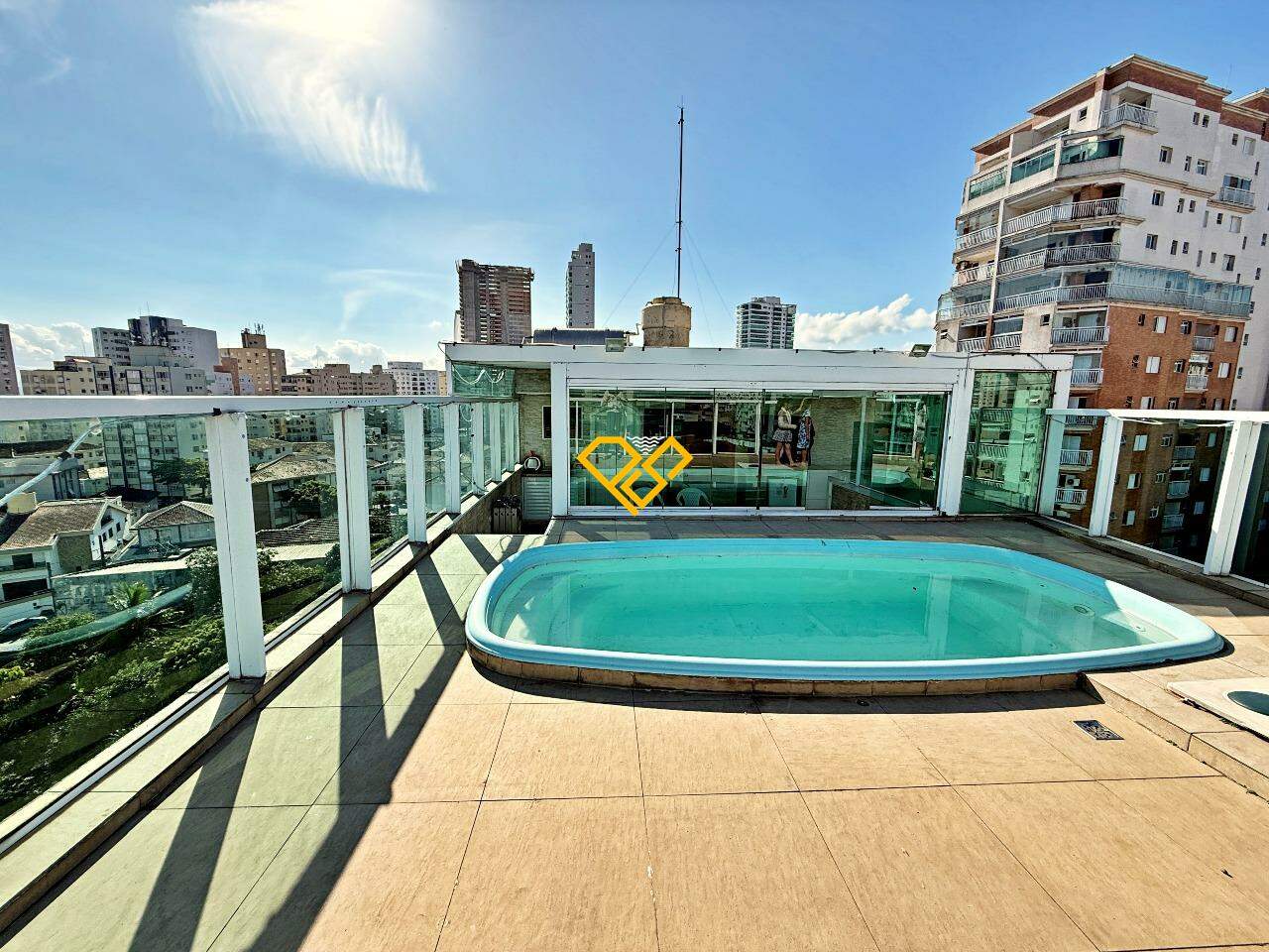 Cobertura à venda no Ponta da Praia: Piscina - 3° piso