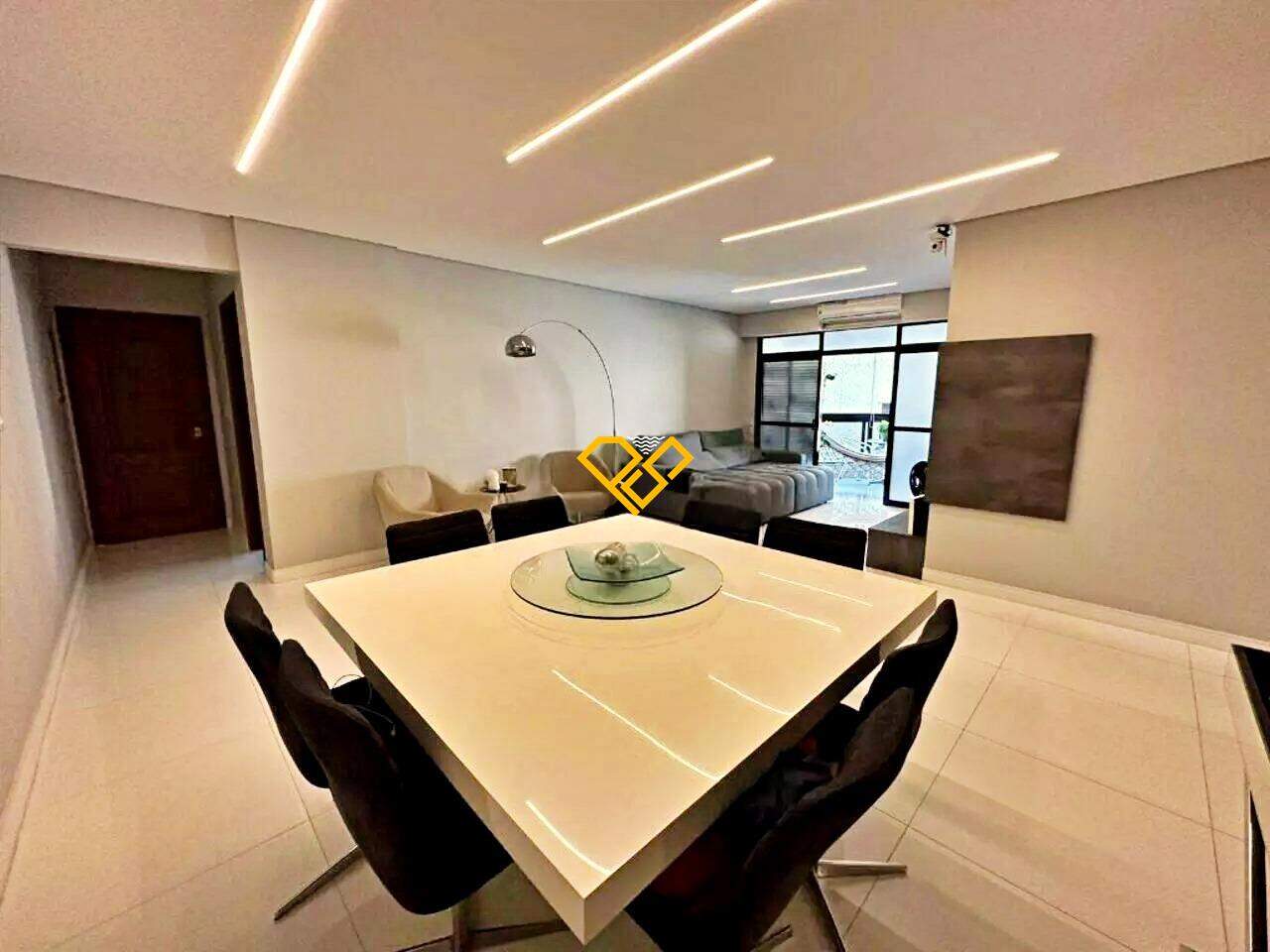 Apartamento à venda no Ponta da Praia: Sala