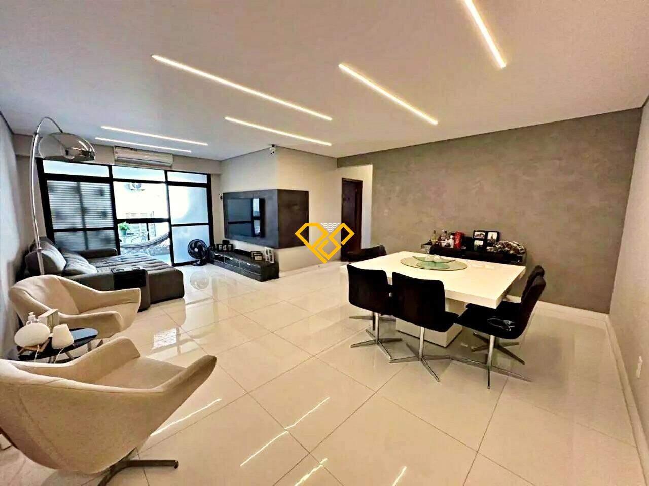 Apartamento à venda no Ponta da Praia: Sala