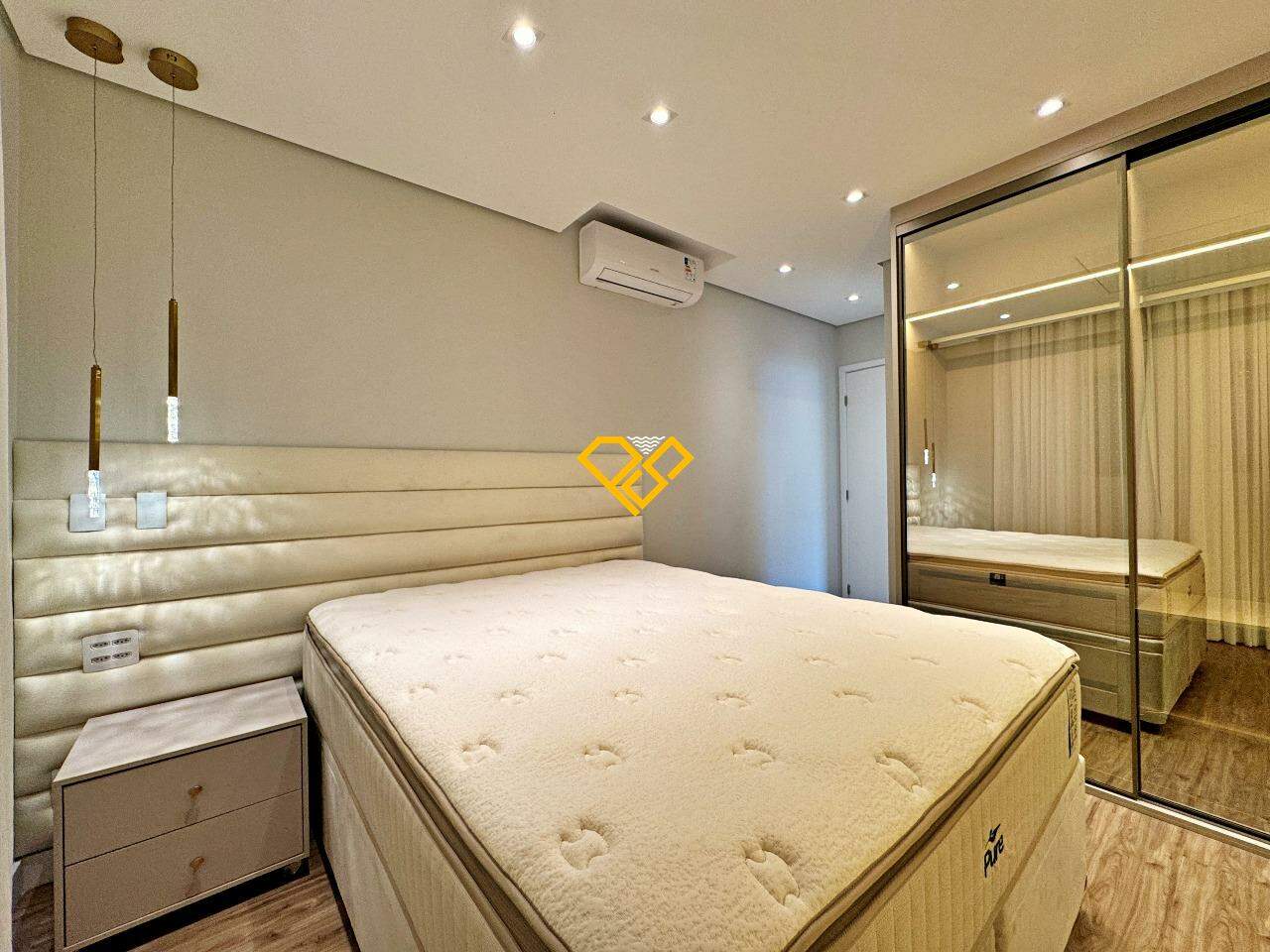 Cobertura à venda no Embaré: Suíte 1 master - 1° piso