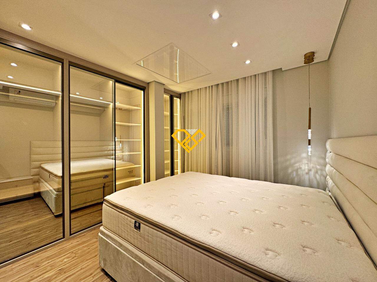 Cobertura à venda no Embaré: Suíte 1 master - 1° piso