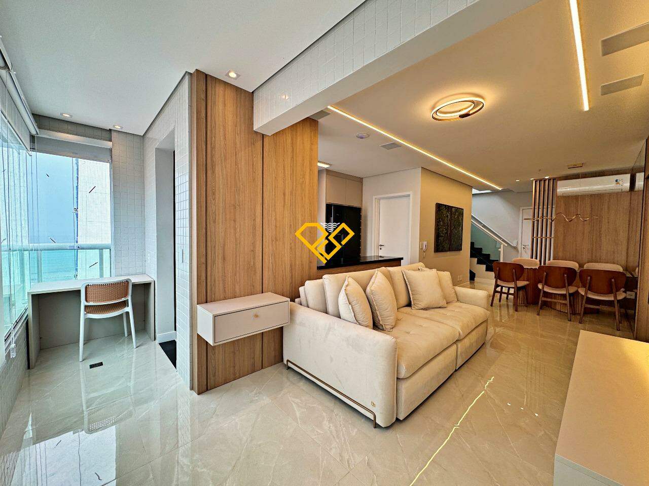 Cobertura à venda no Embaré: Sala - 1° piso