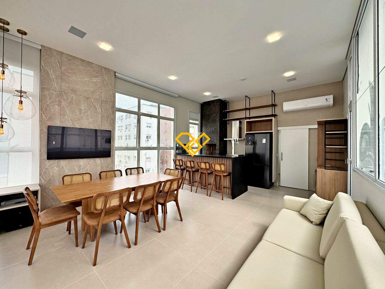 Cobertura à venda no Embaré: Sala  - 2° piso