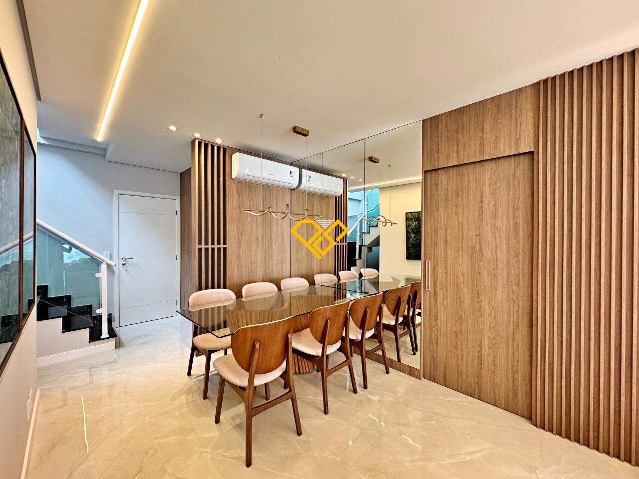 Cobertura à venda no Embaré: Sala - 1° piso