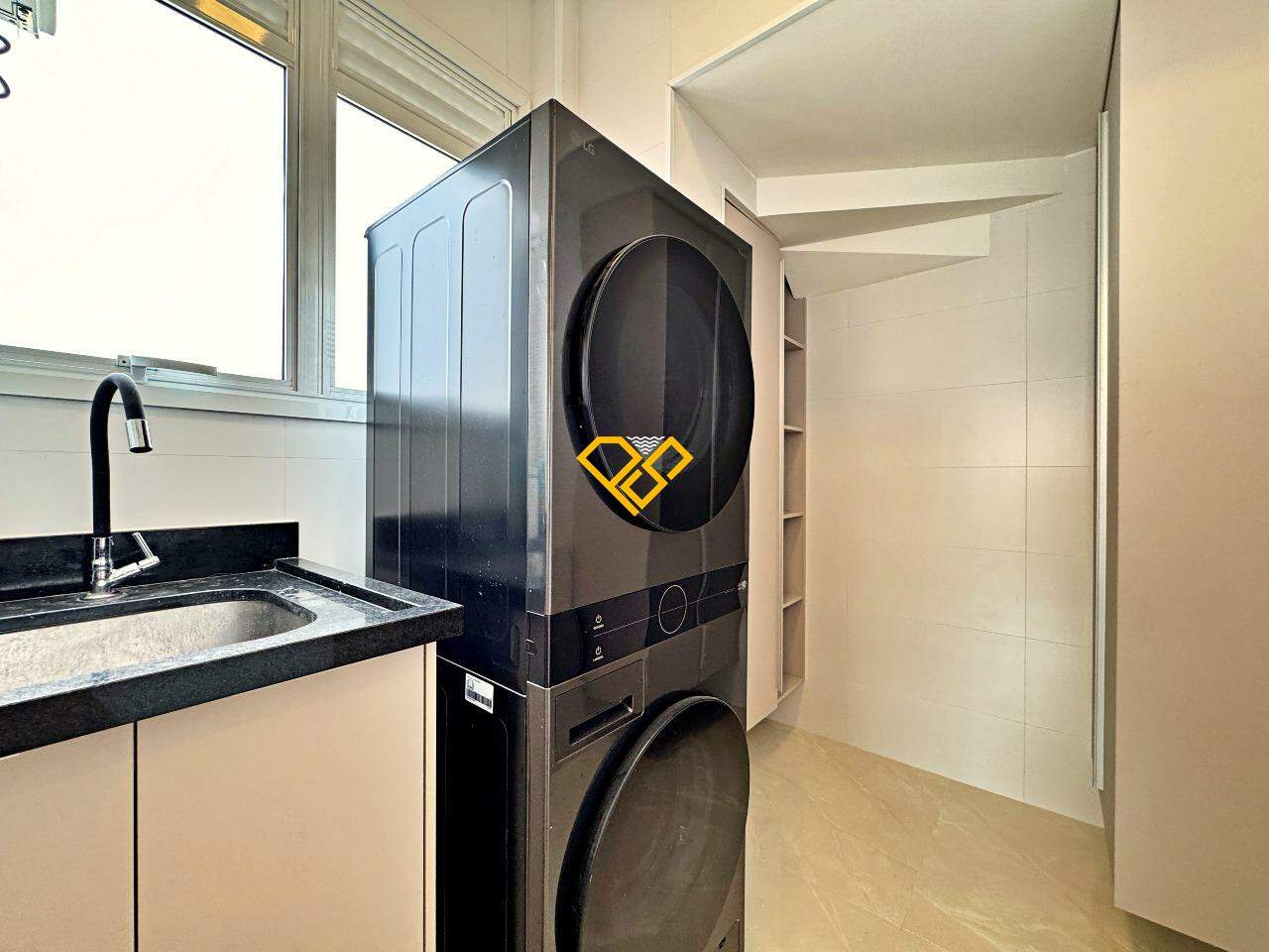 Cobertura à venda no Embaré: Área de serviço - 1° piso