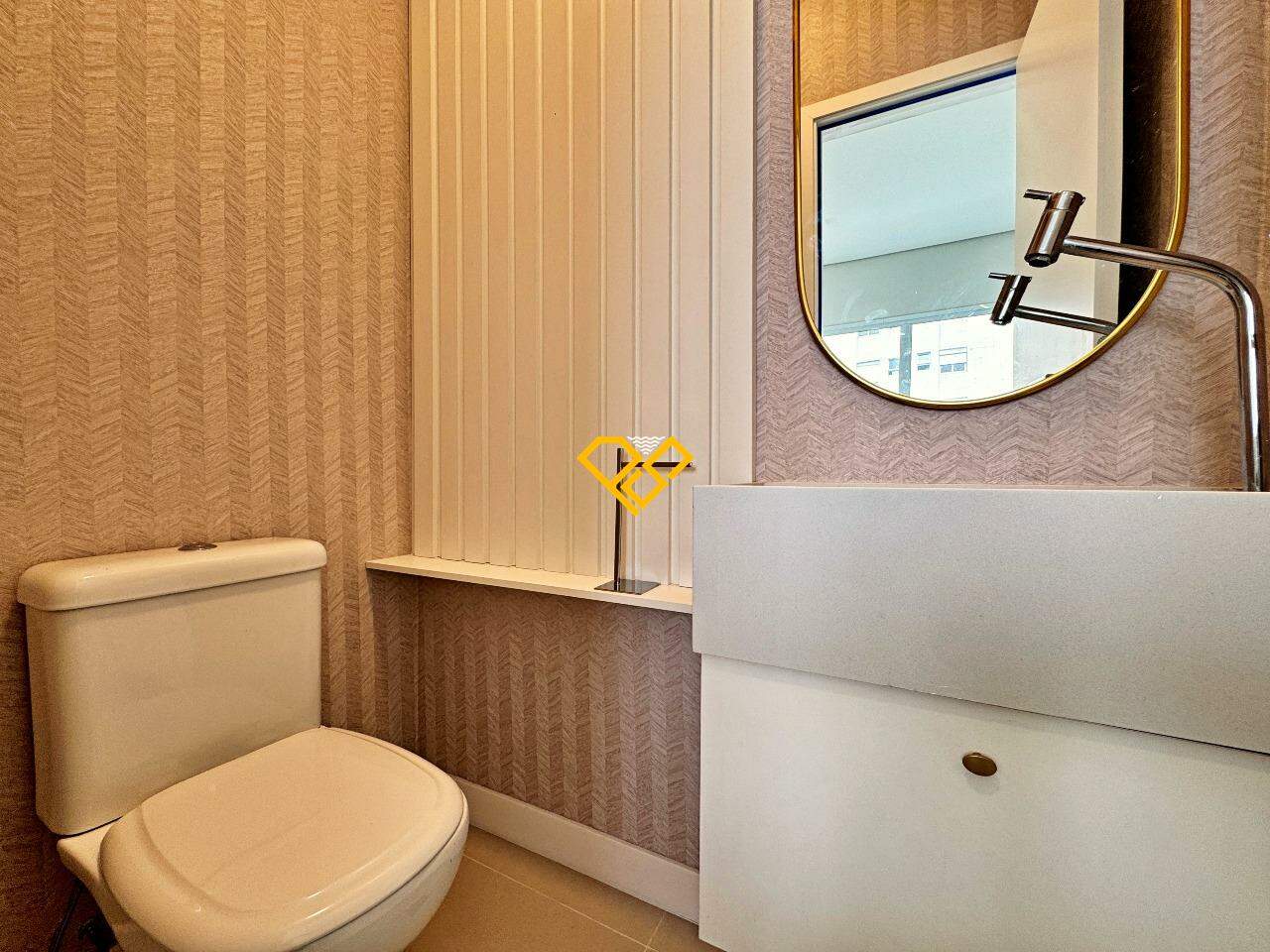 Cobertura à venda no Embaré: Lavabo - 2° piso