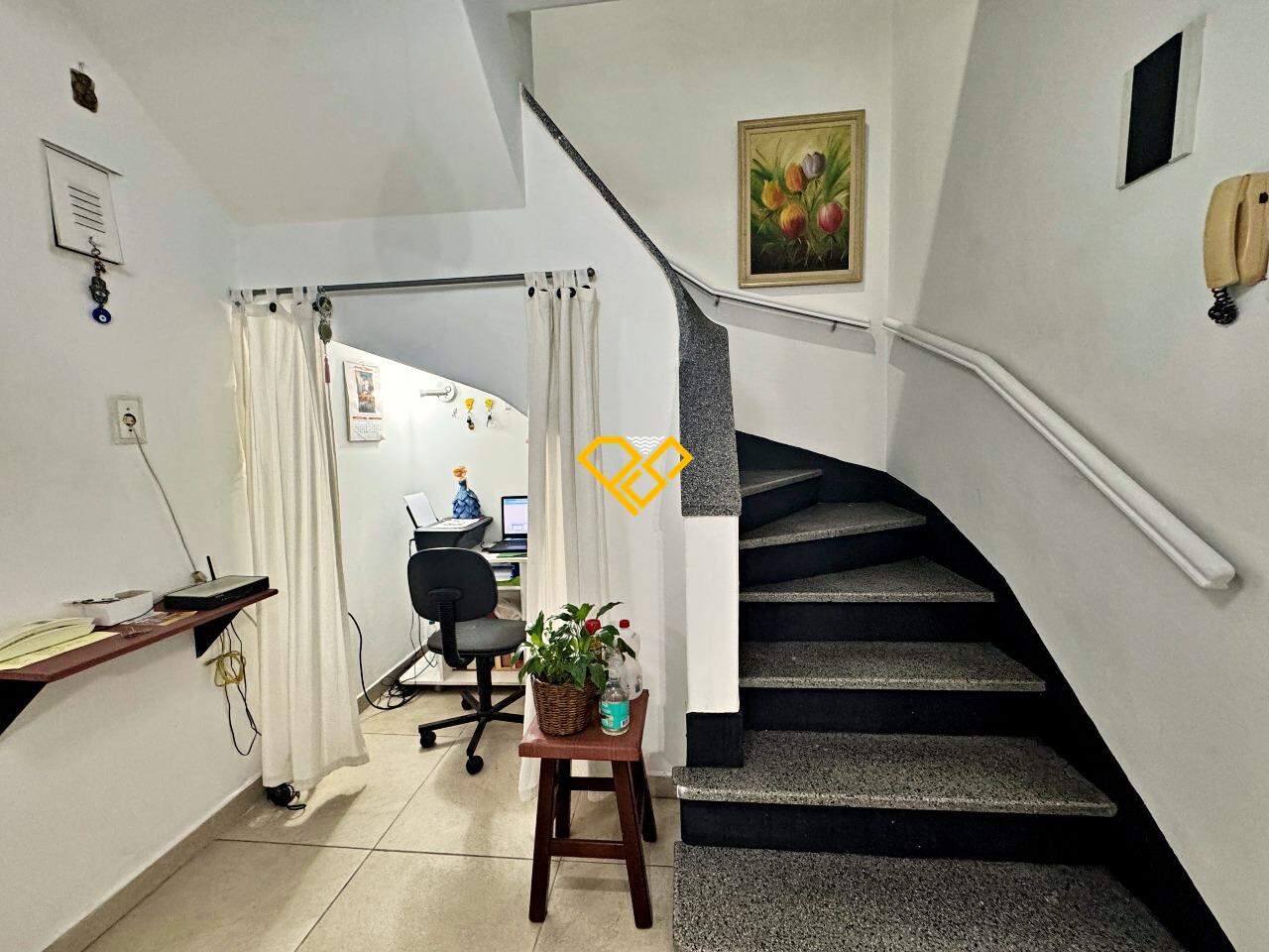 Sobrado à venda no Marapé: Escritório