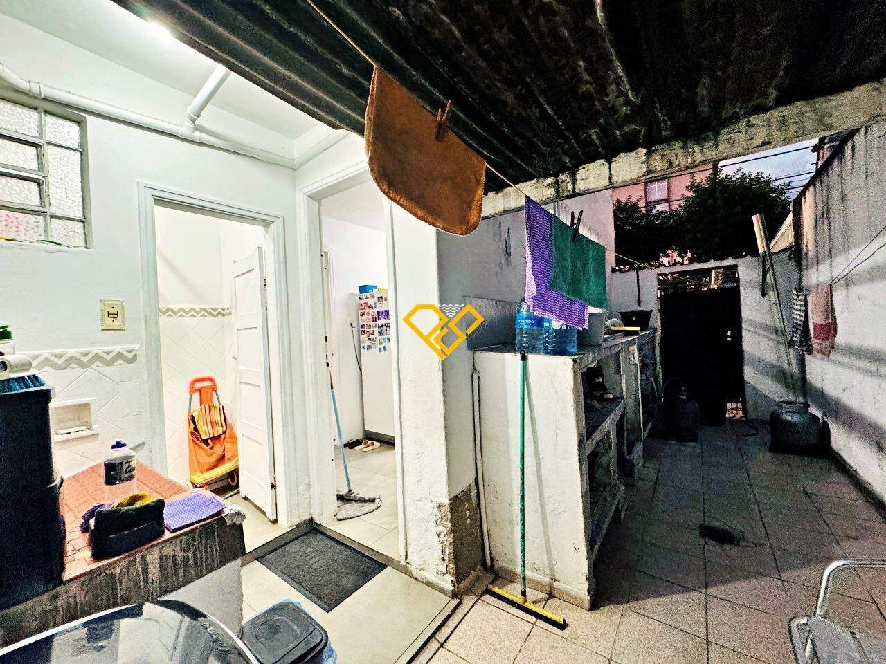 Sobrado à venda no Marapé: pArea de serviço