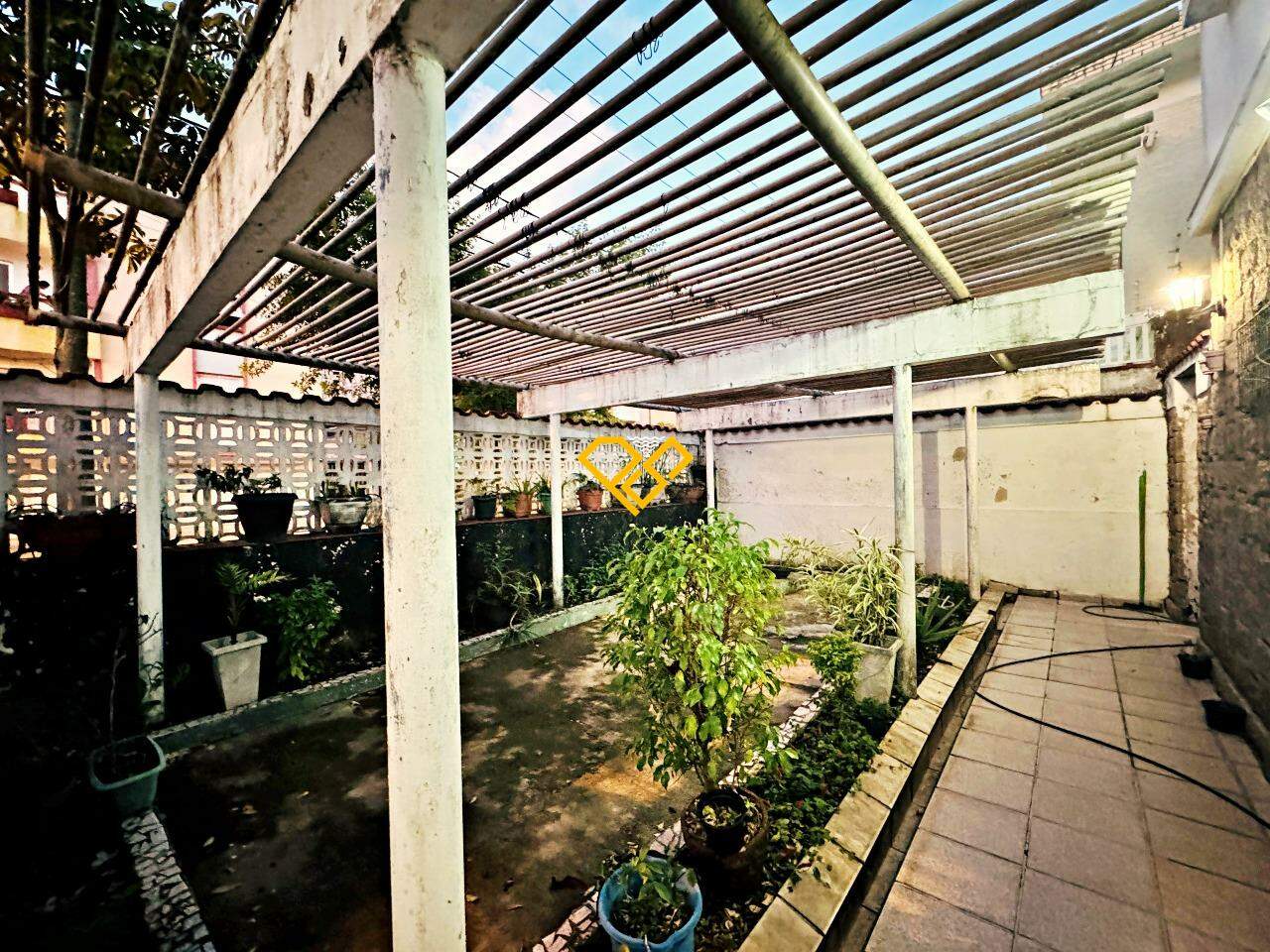 Sobrado à venda no Marapé: Quintal