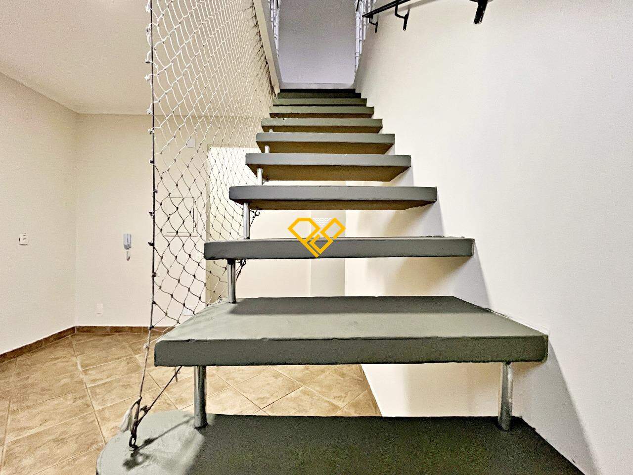 Apartamento Duplex para aluguel no Campo Grande: Acesso ao 2° piso