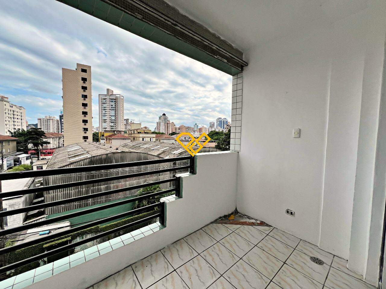 Apartamento à venda no Ponta da Praia: Varanda