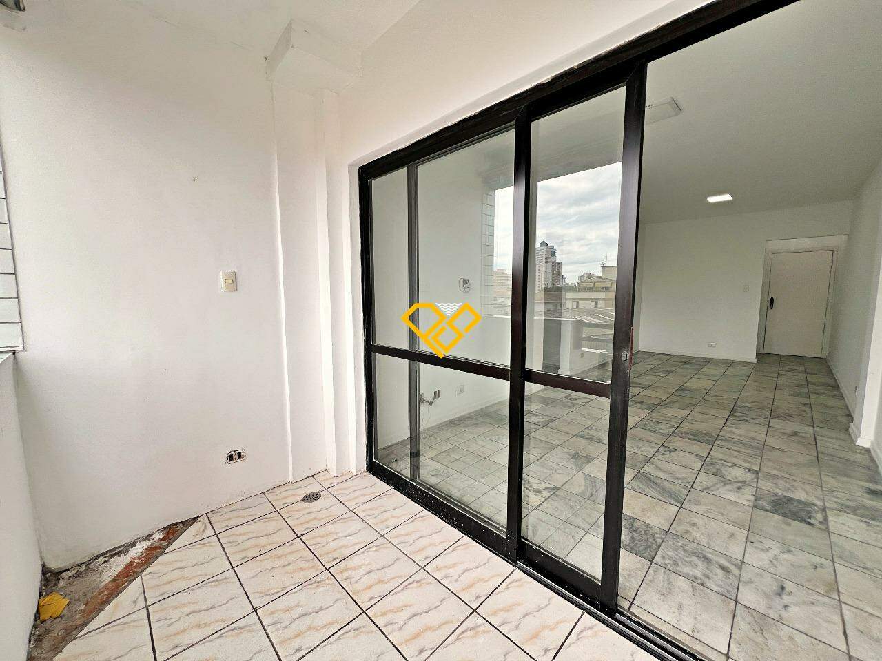 Apartamento à venda no Ponta da Praia: Varanda