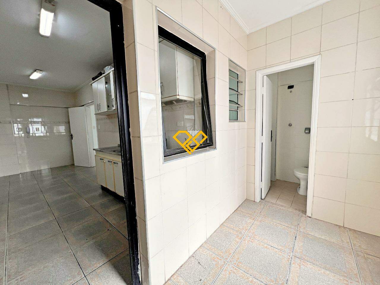 Apartamento à venda no Ponta da Praia: Cozinha e área de serviço