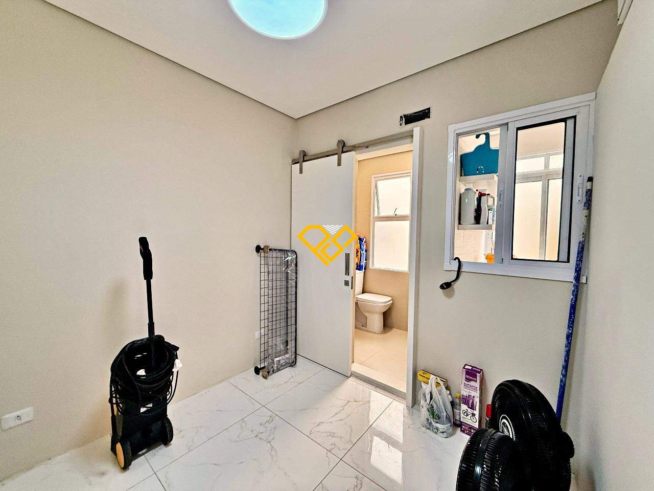 Apartamento à venda no Ponta da Praia: Dependência