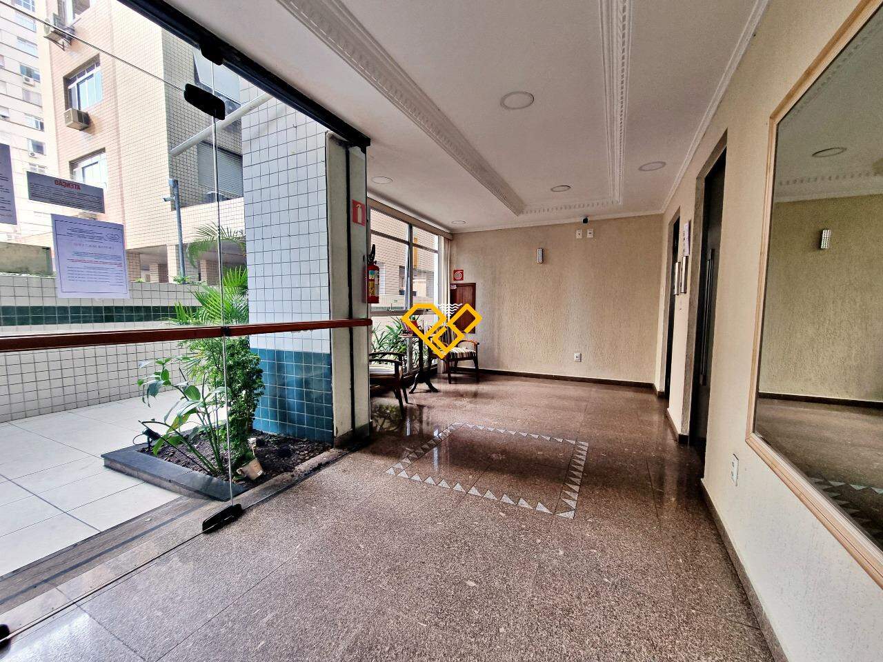 Apartamento à venda no Gonzaga: Hall social do condomínio