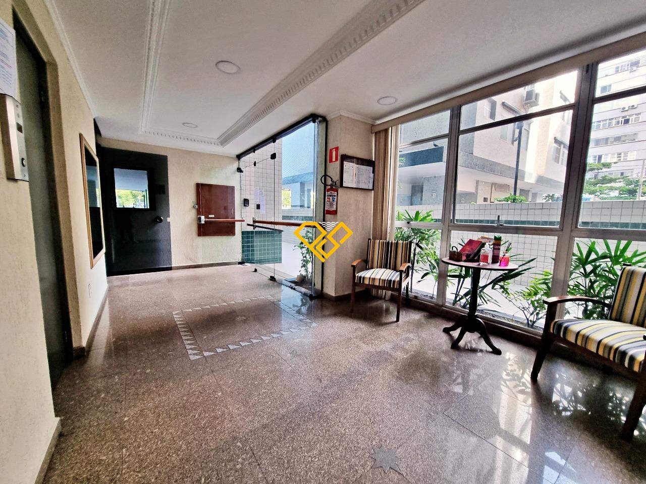 Apartamento à venda no Gonzaga: Hall social do condomínio